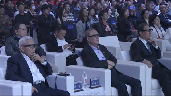 唯有极致专注 才能抗衡Meta和苹果开元棋牌AR眼镜“北京队”亮亮视野:(图9) 唯有极致专注 才能抗衡Meta和苹果开元棋牌AR眼镜“北京队”亮亮视野:(图9)